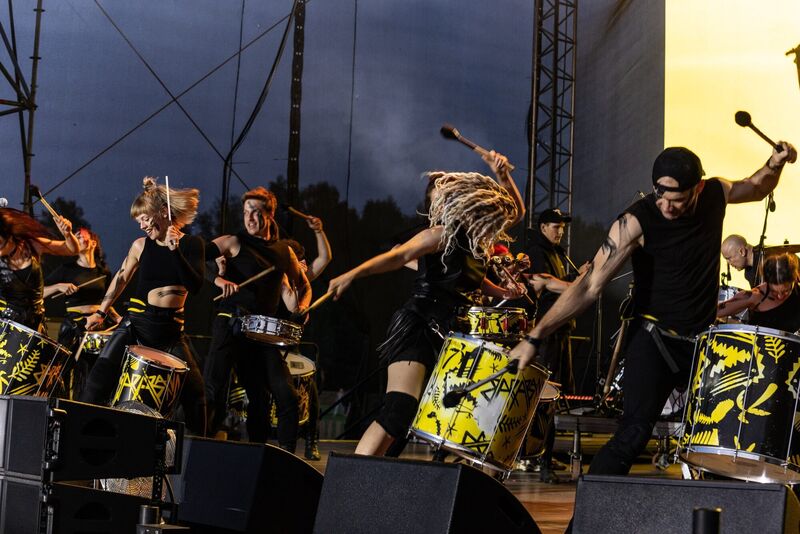 Выступление Baraband на сцене